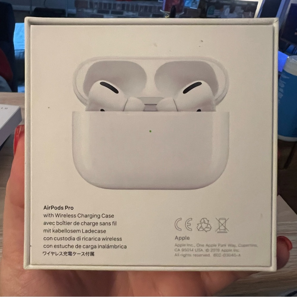 Apple AirPods Pro (1st Generation) - Picture 9 of 11